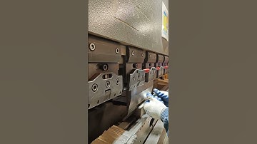 CNC press brake #machine #pressmachine #factory #pressbrake #pressmachine#pressrepair#bendingmachine