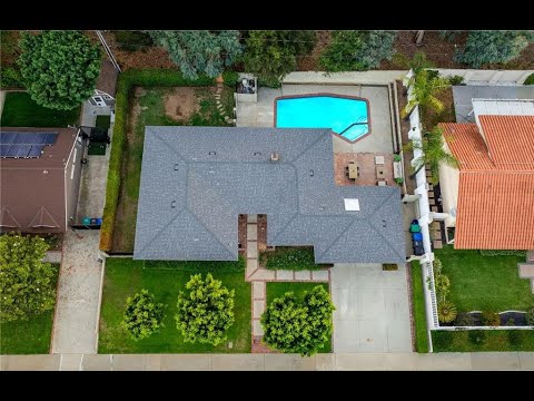 House For Sale: In La Verne 靠近小公园的单层独栋，房子后院留有进入公园的入口，带泳池，大占地面积的学区房