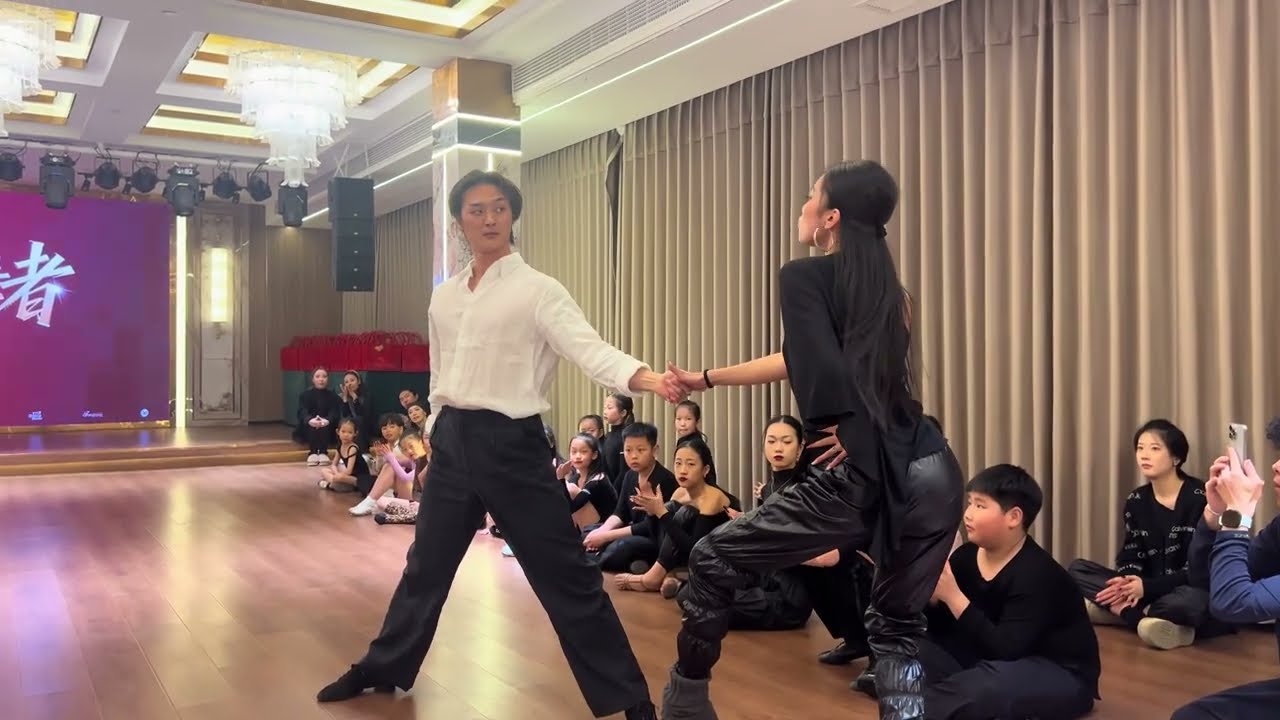 What a passionate dance 🔥💃 Very excellent dancers #dance #dancerlife #dancer #danceshorts #chacha