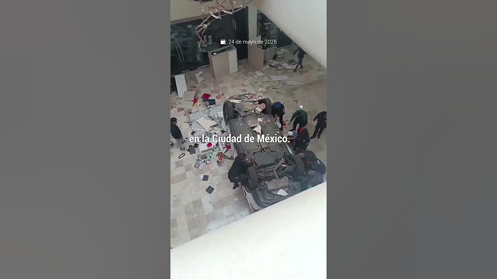 🚨🚗 Un auto cayó del tercer piso en Plaza Lilas, CDMX. | Paola Rojas