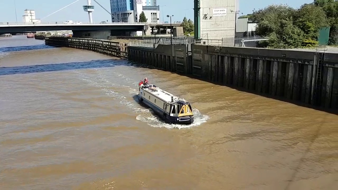 Boats and Hull Marina Lock in action