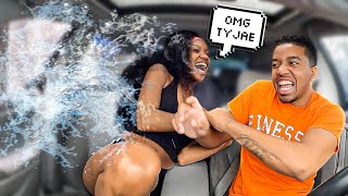 OPENING MY GIRLFRIEND WINDOW WHILE GOING THROUGH THE CARWASH PRANK *HILARIOUS*