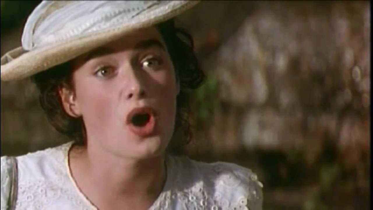 Rus uy qurilishi porno filmlarini onlayn tomosha qiling: Birodar singlisiga josuslik qildi