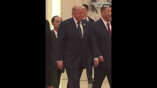 Side by Side: Xi Jinping and Donald Trump Walk into the State Banquet