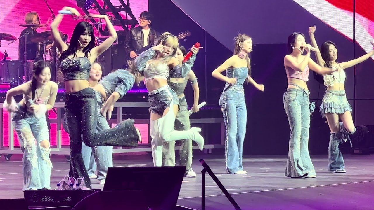 TWICE - HITS MEDLEY - DAY 2 - Oakland