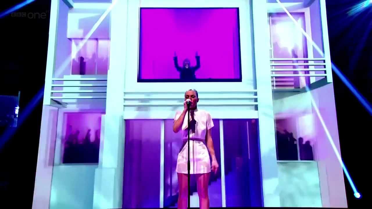 David Guetta - Titanium (feat. Justine Taton) The Graham Norton Show Live / HD ]