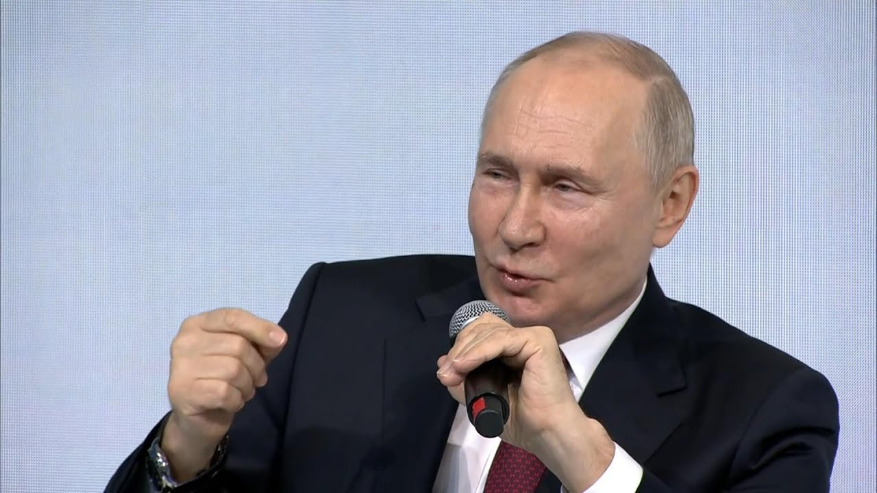 ⁣Путин - Кустурице: Представители ЛГБТ — тоже часть общества. И они могут побеждать в конкурсах!