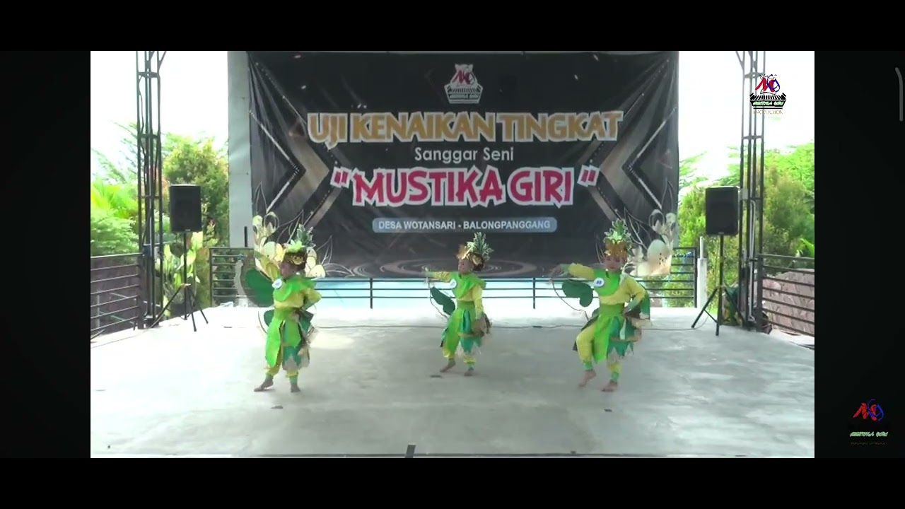 Uji Kenaikan Tingkat Sanggar Seni Mustika giri ke-8. Tari Kupu Cedung By: Chuwa, Alma, Freya