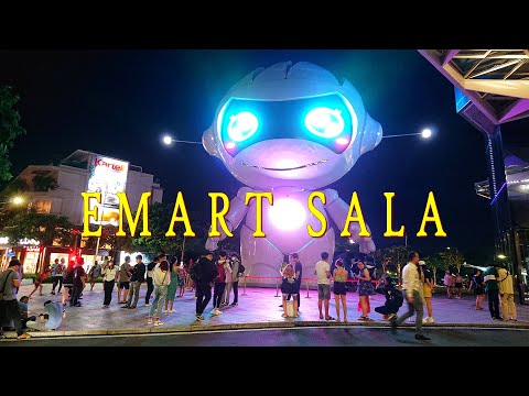 Video Robot khổng lồ eMart Sala Thủ Thiêm quận 2 tập trung... - youtube