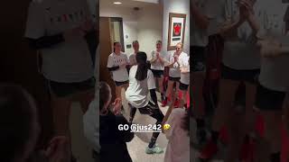 The New York Liberty get hyped up before heading onto court
