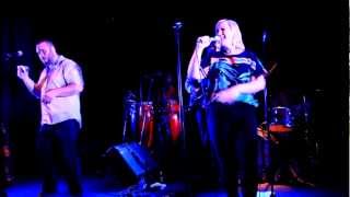 Quantic &amp; Alice Russell with the Combo Barbaro (Live)