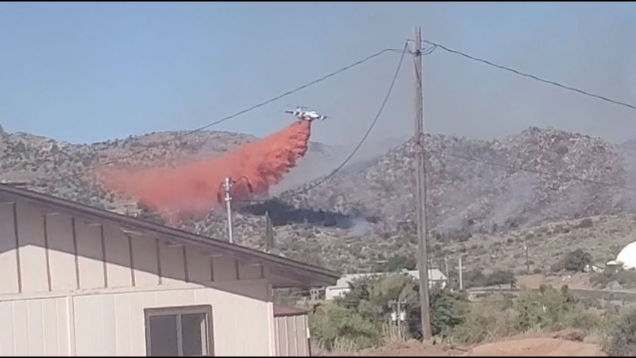 Slurry bomber passes over the Park Fire in Bagdad, Arizona YouTube
