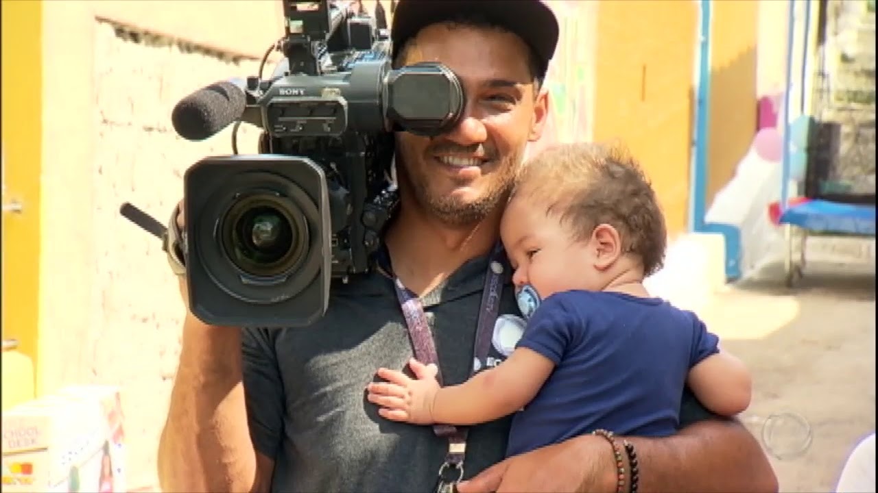 Família Prado e as três duplas de gêmeos ganham presentes do Câmera Record