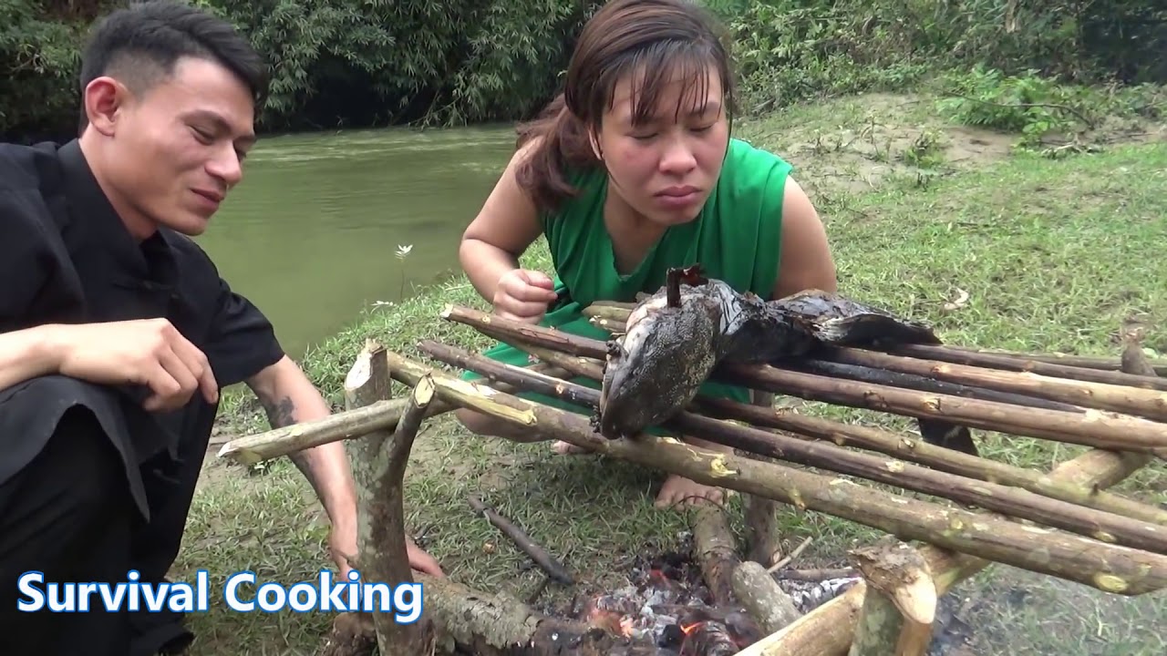 Primitive Cooking - Survival Skills - Catch big Fish by hand - Cooking Fish recipe- Eating delicious