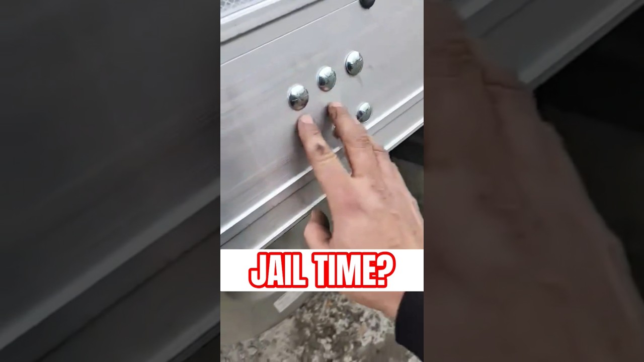 Это приведет к моему заключению в тюрьму или просто к увольнению со службы Министерством транспорта?