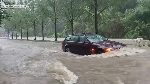 What causes extreme rain?
