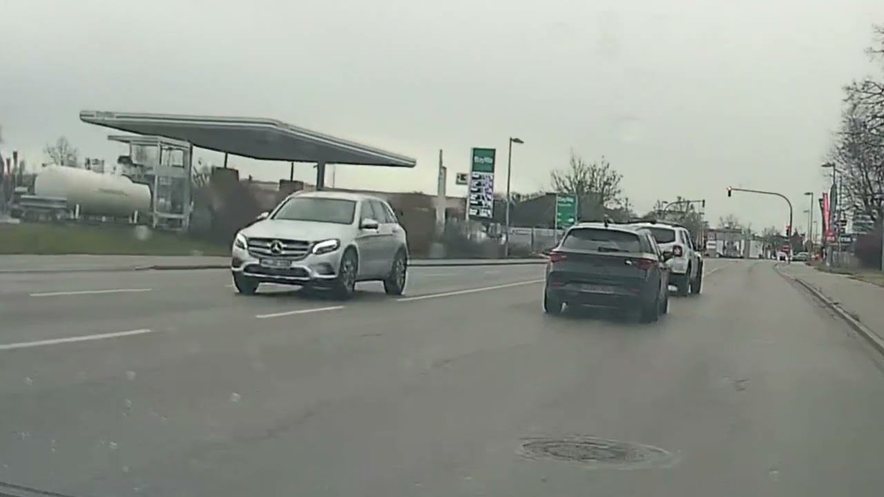 einfach nur Irre! da reicht 1 x Hupen!