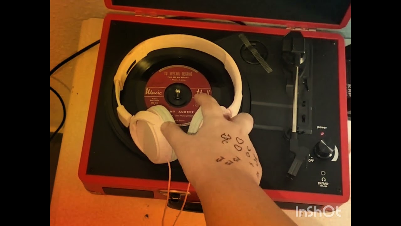 Paulina Rubio - Y Yo Sigo Aquí (Alt. Version)