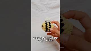 Háčkovaná Včelka