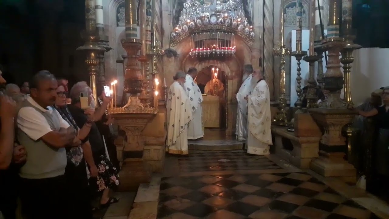 Αγρυπνία στον Παναγιο Ταφο