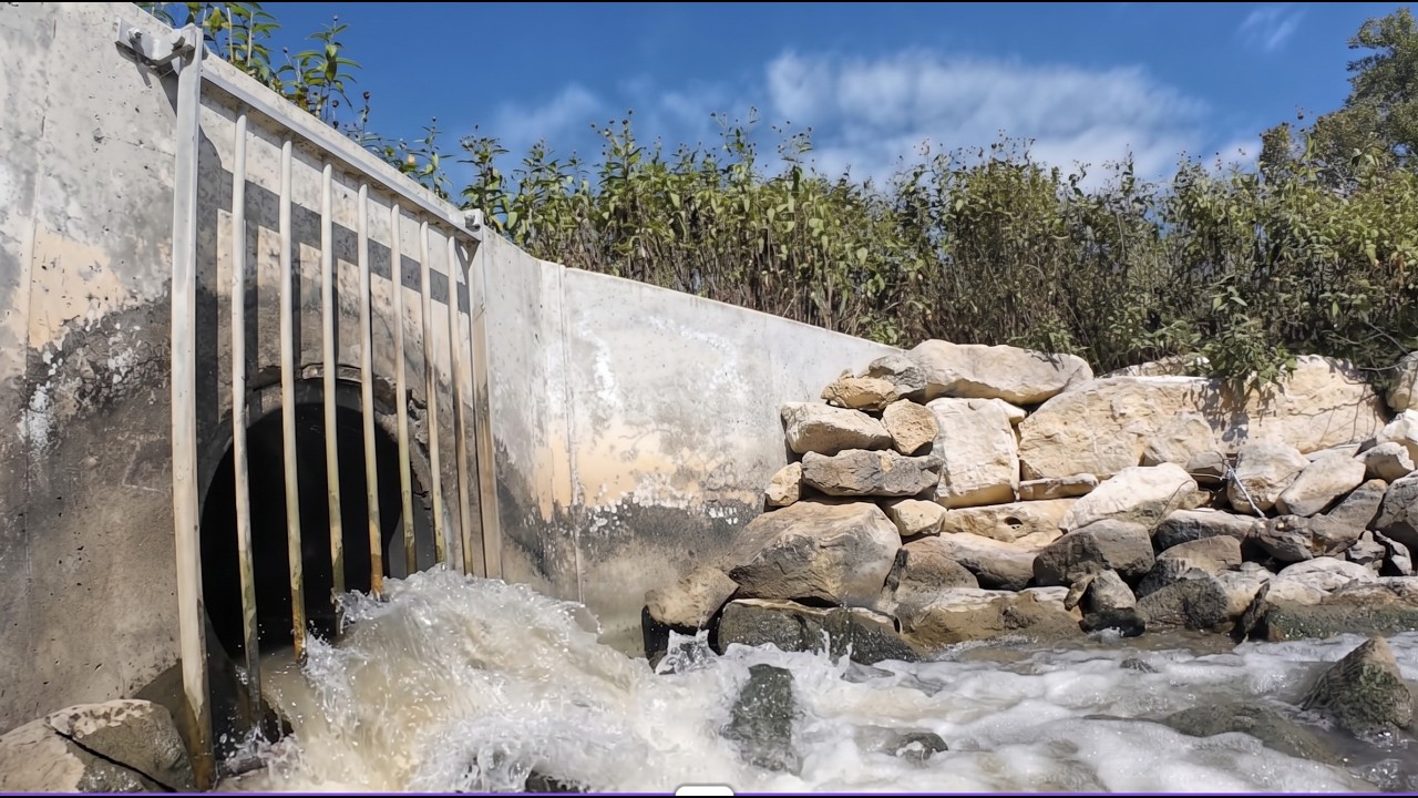 Fishing a TINY spillway for BIG FISH