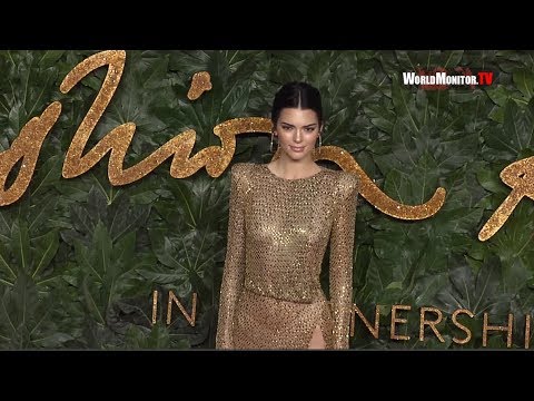 Kendall Jenner arrives at The Fashion Awards Red carpet