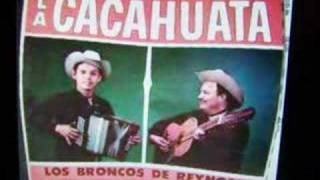 Video thumbnail of "LOS BRONCOS DE REYNOSA - JUAN GONZALEZ."