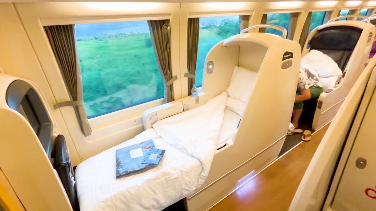 🇦🇺Riding the Sleeping Pod Overnight Train in Australia (Brisbane→Cairns