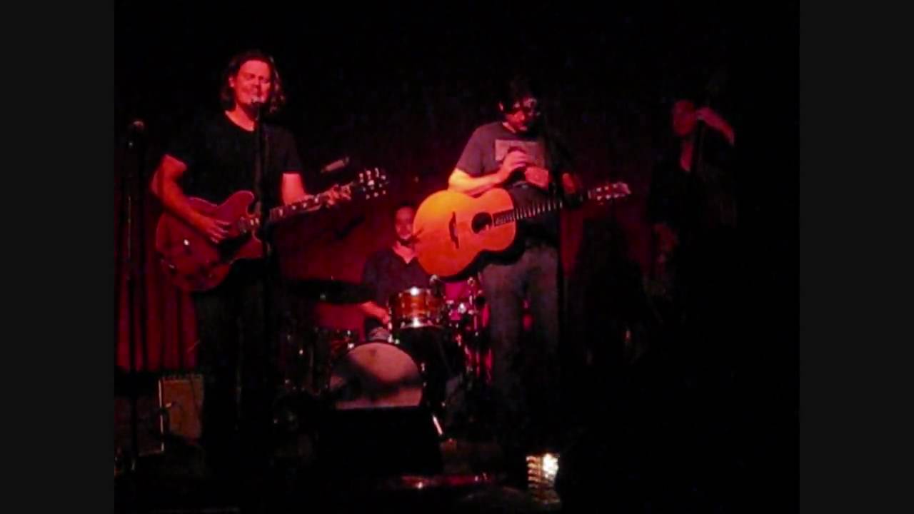 Regardez HOOL performing "Settle Down" live at Hotel Cafe, Hollywood sur YouTube Regardez HOOL performing "Settle Down" live at Hotel Cafe, Hollywood sur YouTube
