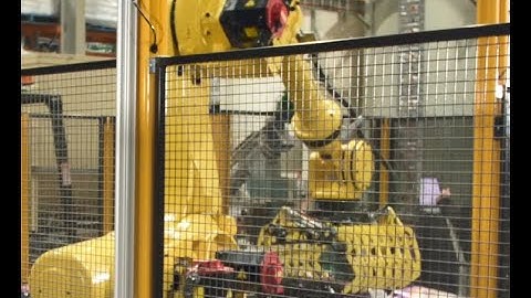 Robot bag stacker at Hunter Premium