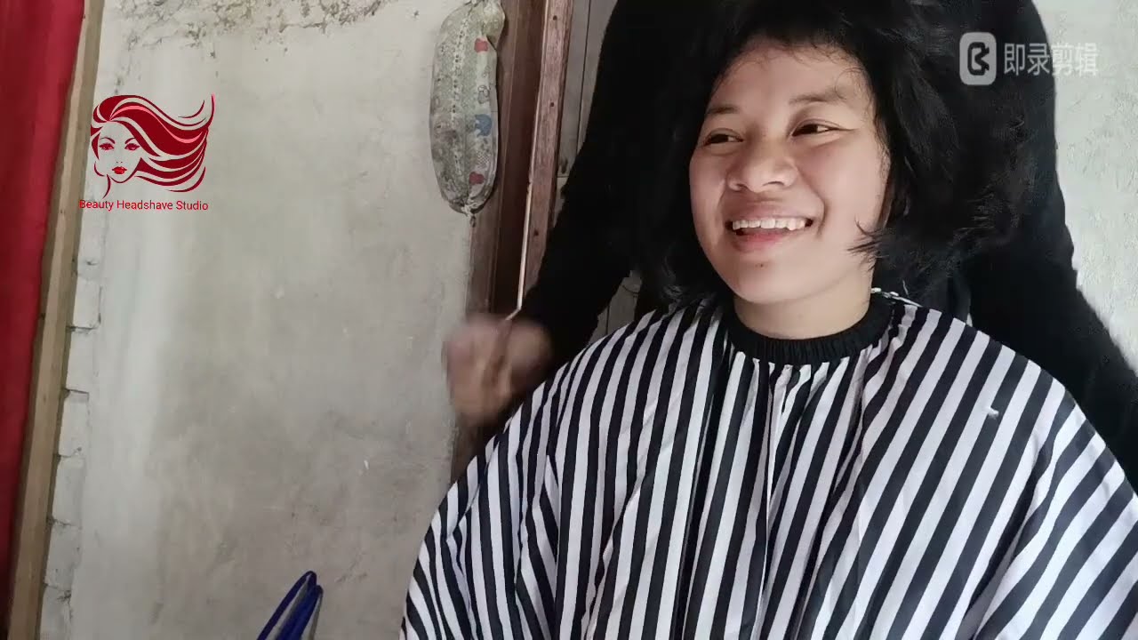 cewek cantik botakin rambut di rumah, beautiful girl shaving hair at home, 家で髪を剃る美しい少女