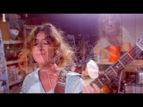 Hey Anna - Garage Queen (Official Video)