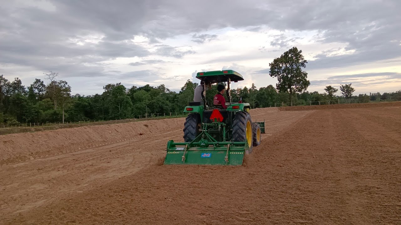 จอห์นเดียร์5040Dใส่จอบหมุนขนาด2เมตร โดยส่วนตัวผมว่ากำลังพอดี