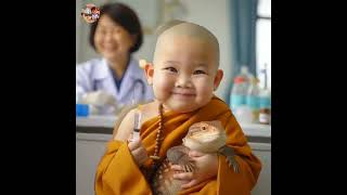 little monk so cute with gecko 👍💯💐