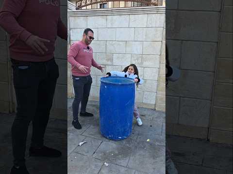 دحرجو بالبرميل