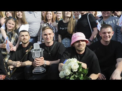 فرقة -كالوش أوركسترا- الفائزة بجائزة يوروفيجن تتبرع بعائدات جائزتها إلى الجيش الأوكراني
 - نشر قبل 27 دقيقة