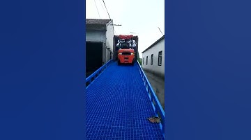 Container loading and unloading ramps by forklift