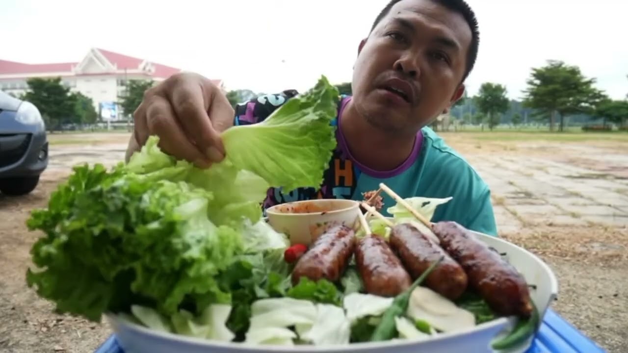 มองที่ปากสิน่ากินไหม