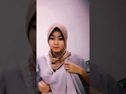 mbak nya mau ngapai kok melet-melet #cantik #jilbab #pemersatubangsa #bidadari #tante #rizkybillar