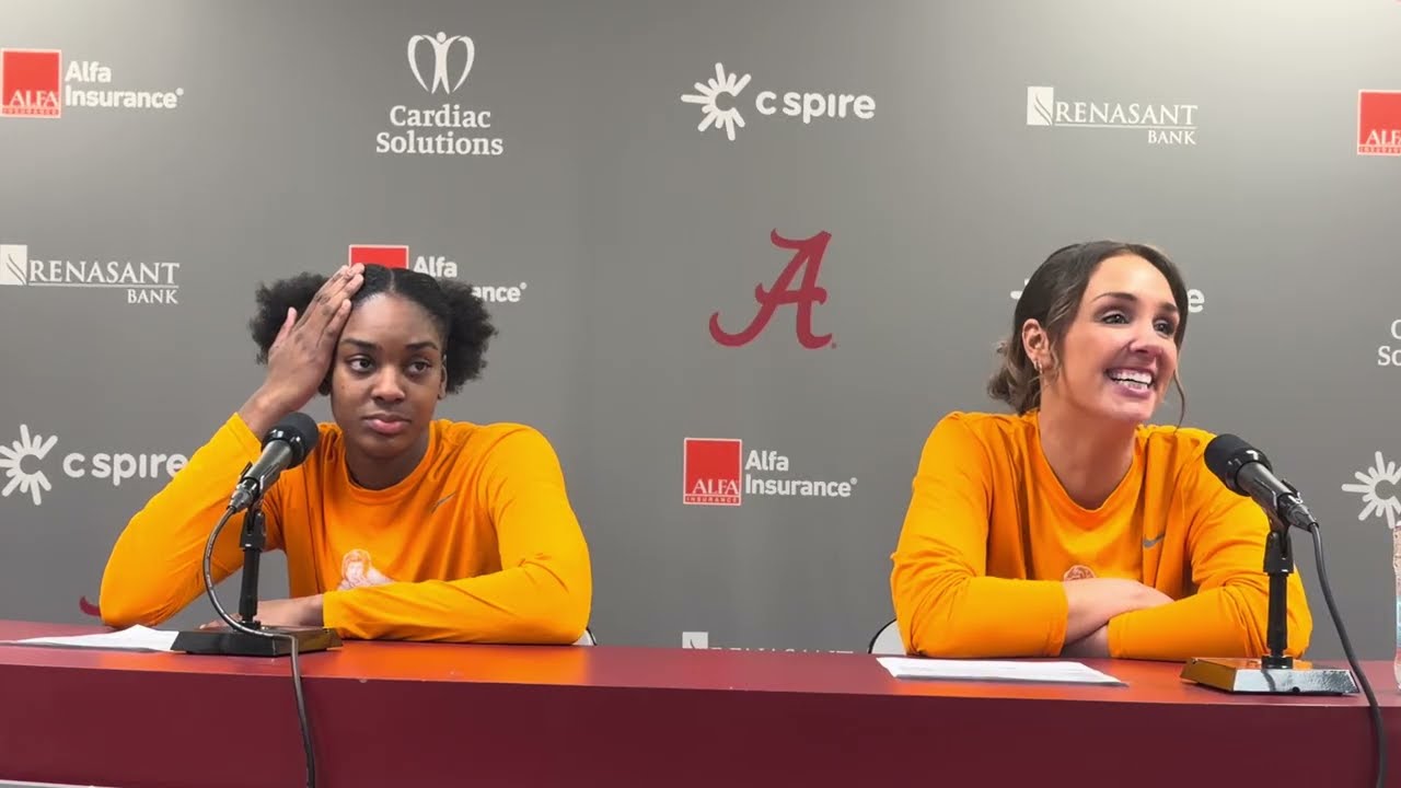 Ким Колдуэлл, главный тренер команды Lady Vols, и Алисса Лэтэм, форвард, отреагировали на победу ...