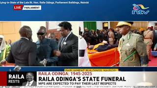 Download Lagu Ruto hugs Raila’s bodyguard Maurice Ogeta who is emotionally overwhelmed by the passing of his boss MP3 Download Lagu Ruto hugs Raila’s bodyguard Maurice Ogeta who is emotionally overwhelmed by the passing of his boss MP3