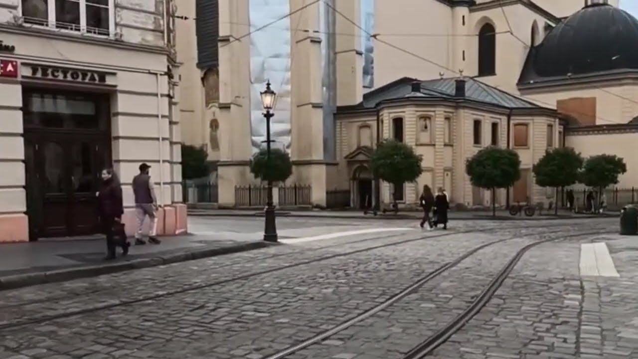 Весняний Львів, який закохує ❤️ Атмосфера старого міста | 4K