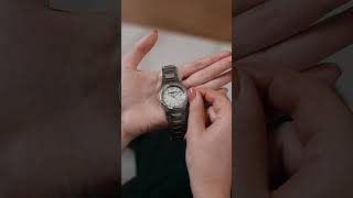 Laureato 38 mm on the wrist – Girard-Perregaux