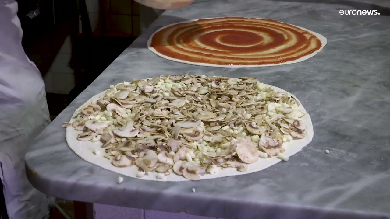 شاهد: -بيتزايولي- فخرُ المطعم الإيطالي ومفردةٌ أصيلة في ثقافة البلاد
 - نشر قبل 9 ساعة