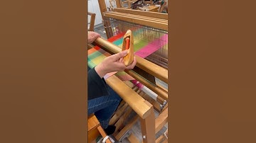 Weaving with Floating Selvedges on a Leclerc Fanny floor loom #weaving #handweaving #looms