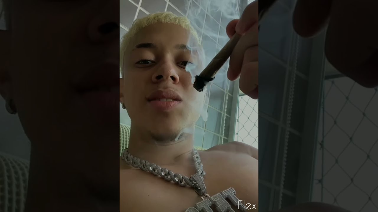 Teto fumando uma 💣