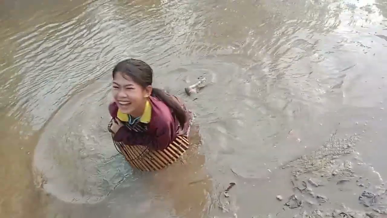 ธิดาลาวค้วงแห มักหลายลงตม