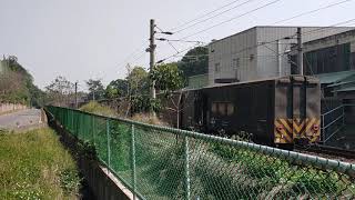 110/2/1 7502次 E318加3個敞車加11個蓬車加1個守車