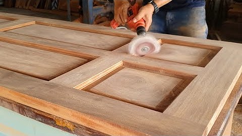 Cửa Phòng Làm Từ Gỗ Rất Cứng Được Phơi Khô Và Bảo Quản Hơn Hai Năm