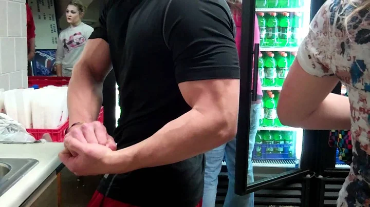 Jason Fuentes flexing